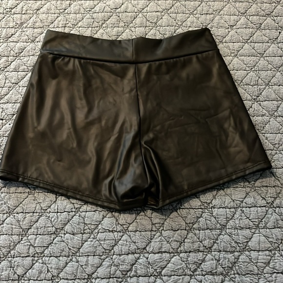 cheryl kids faux leather skort black size medium - Picture 2 of 4